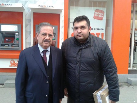 Taha Akyol'un konferans saatini beklerken sokakta karşılaşmak!